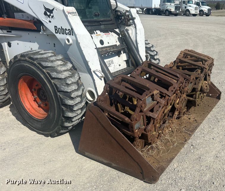 image for item DO1045 2004 Bobcat S250 skid steer loader