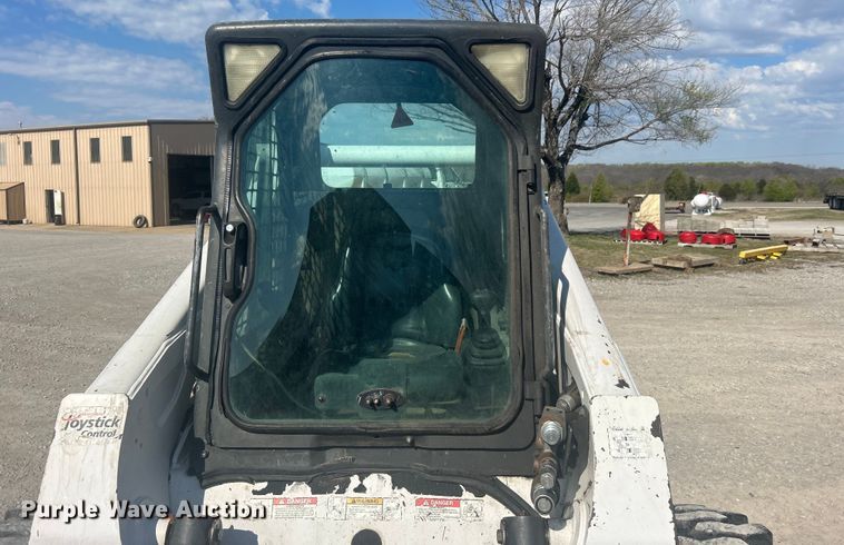 image for item DO1045 2004 Bobcat S250 skid steer loader