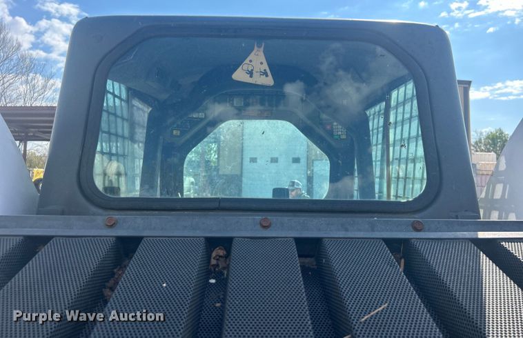 image for item DO1045 2004 Bobcat S250 skid steer loader