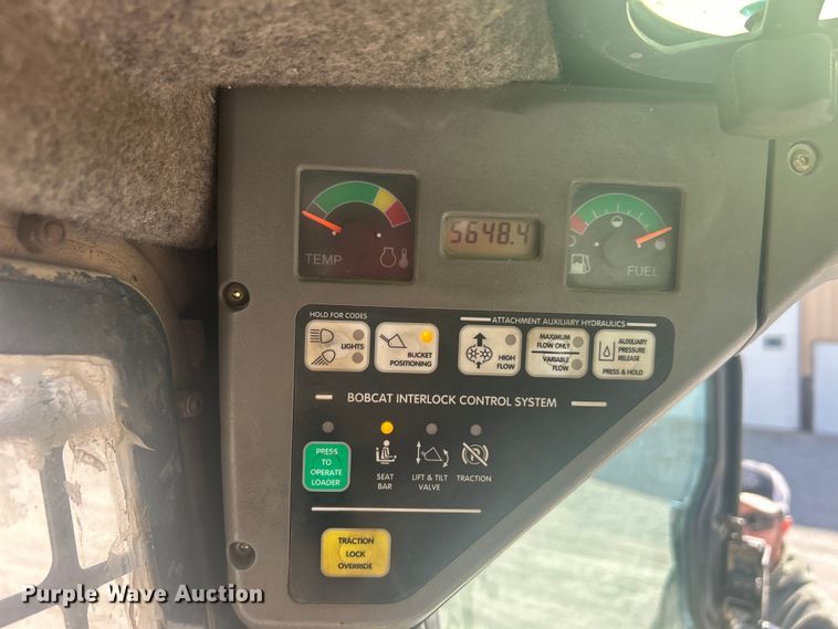 image for item DO1045 2004 Bobcat S250 skid steer loader