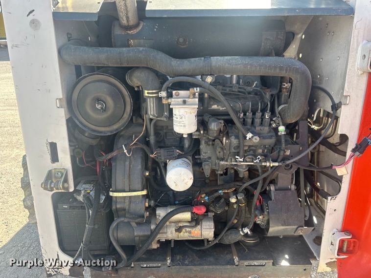 image for item DO1045 2004 Bobcat S250 skid steer loader