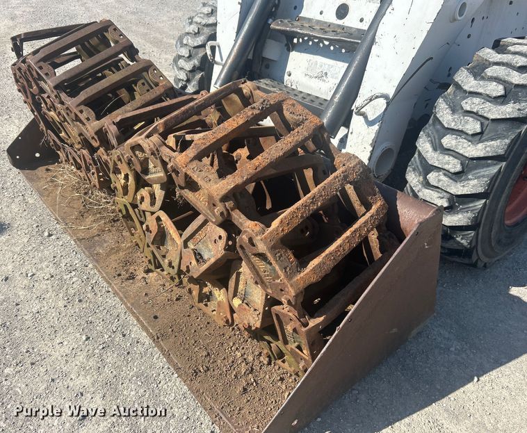 image for item DO1045 2004 Bobcat S250 skid steer loader