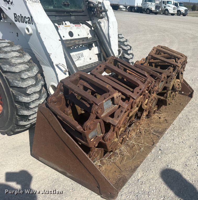 image for item DO1045 2004 Bobcat S250 skid steer loader