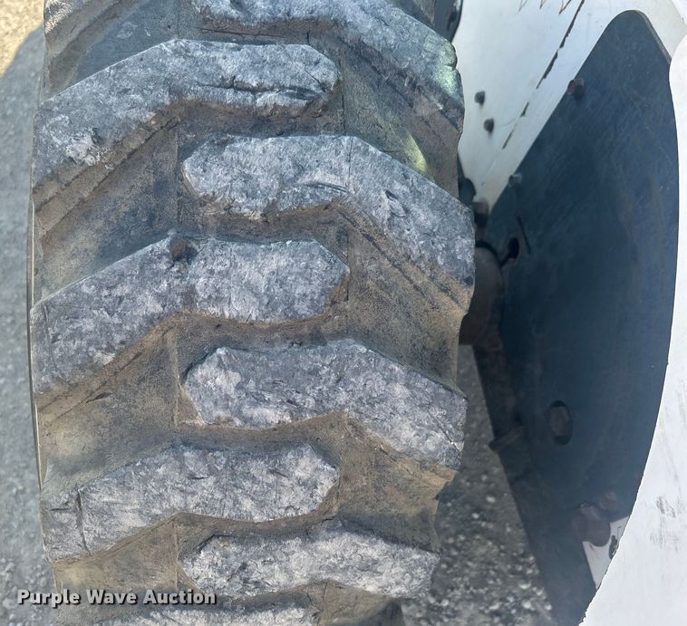 image for item DO1045 2004 Bobcat S250 skid steer loader