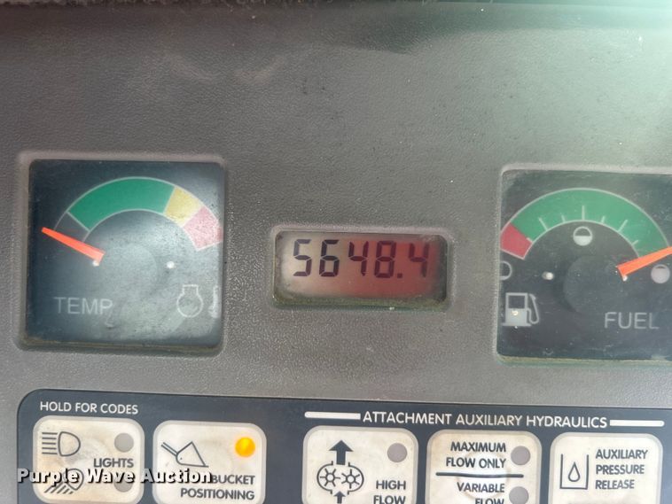 image for item DO1045 2004 Bobcat S250 skid steer loader