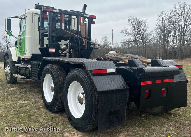 image for item DO1047 2007 Mack CTP713 semi truck