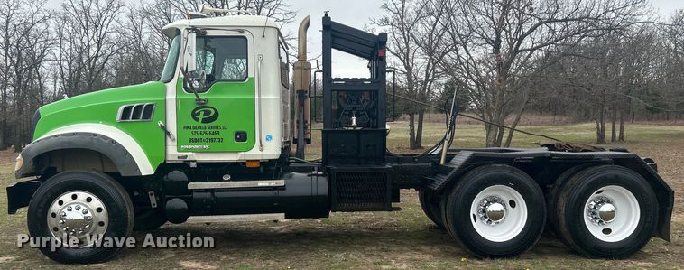 image for item DO1047 2007 Mack CTP713 semi truck