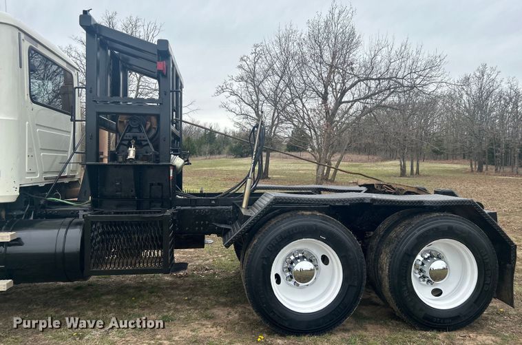 image for item DO1047 2007 Mack CTP713 semi truck