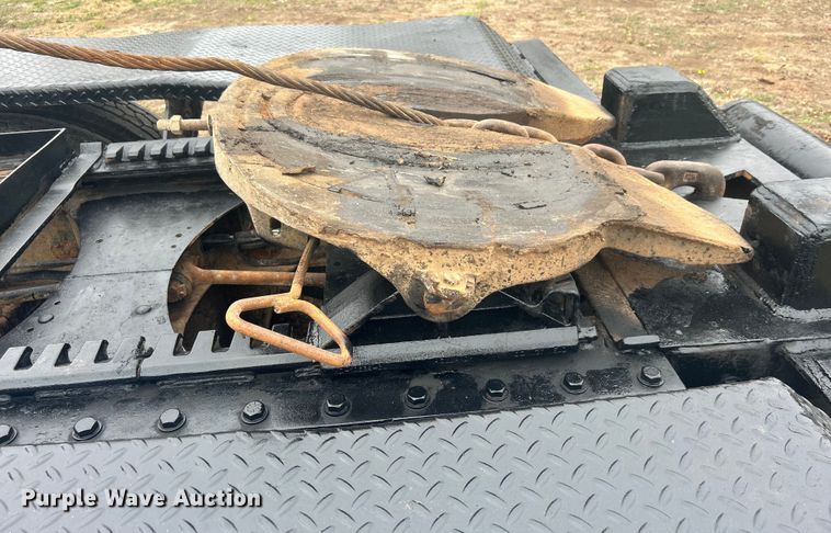 image for item DO1047 2007 Mack CTP713 semi truck