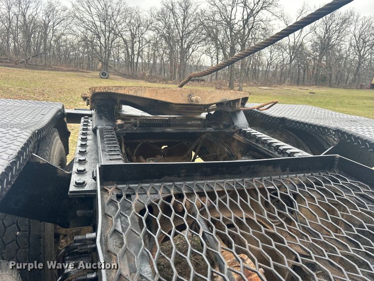 image for item DO1047 2007 Mack CTP713 semi truck