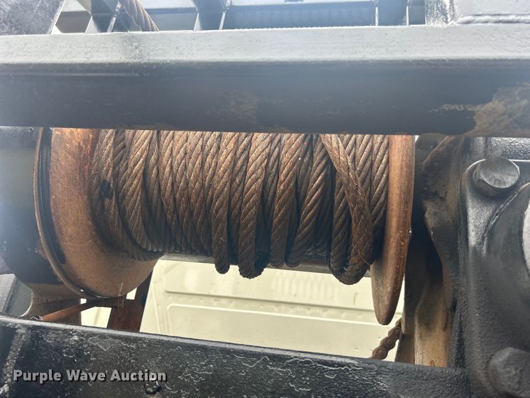 image for item DO1047 2007 Mack CTP713 semi truck