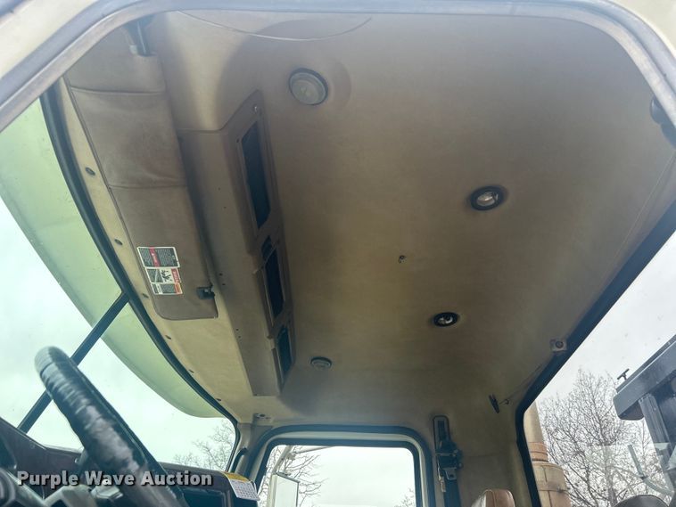 image for item DO1047 2007 Mack CTP713 semi truck