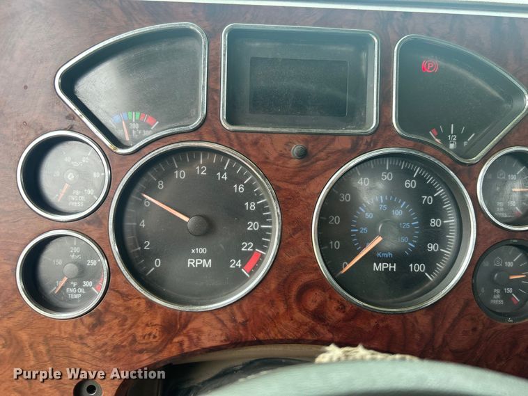 image for item DO1047 2007 Mack CTP713 semi truck