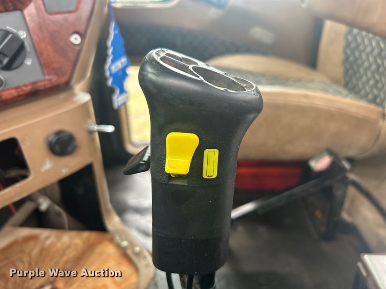 image for item DO1047 2007 Mack CTP713 semi truck