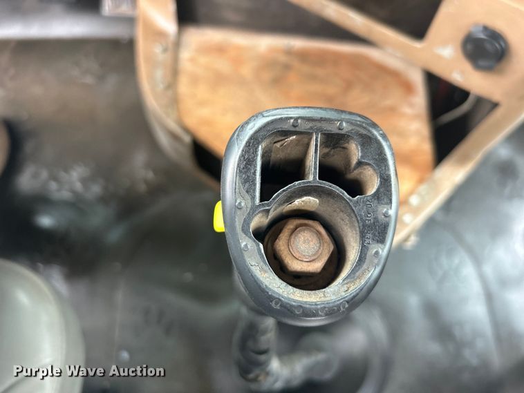 image for item DO1047 2007 Mack CTP713 semi truck