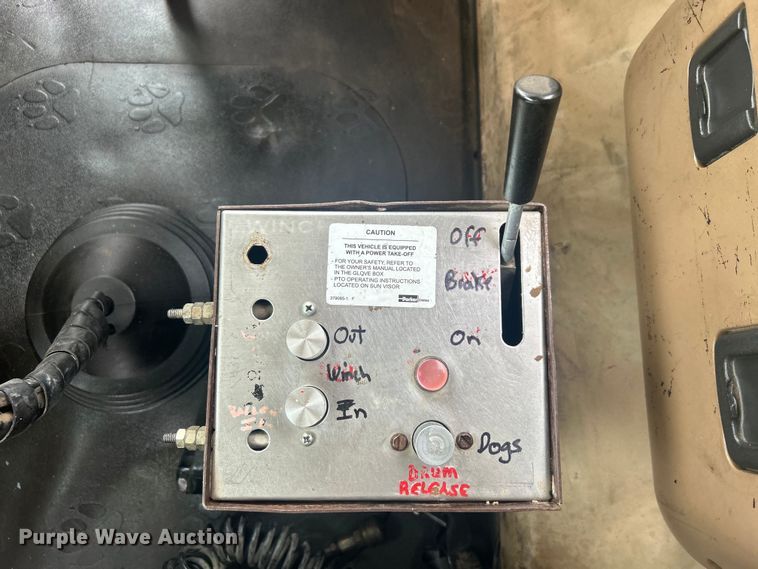 image for item DO1047 2007 Mack CTP713 semi truck