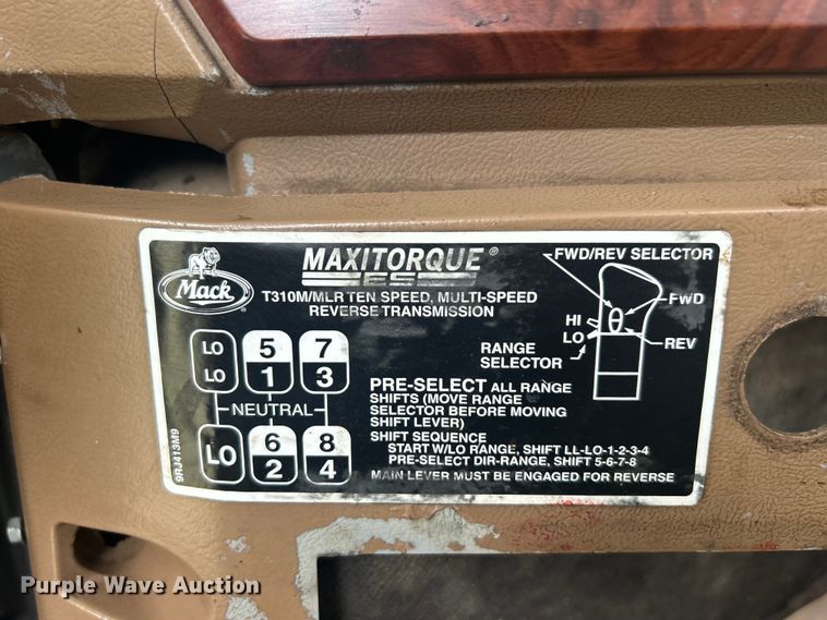 image for item DO1047 2007 Mack CTP713 semi truck