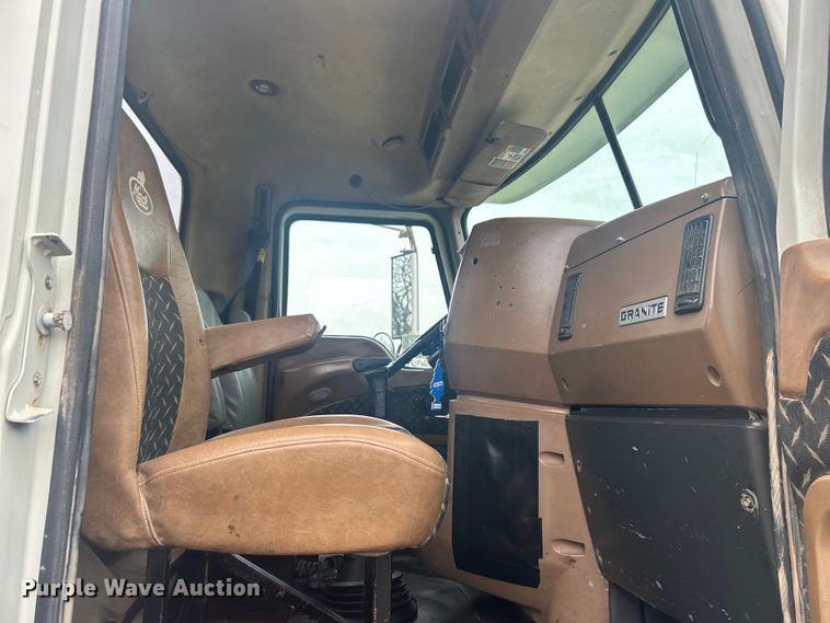 image for item DO1047 2007 Mack CTP713 semi truck