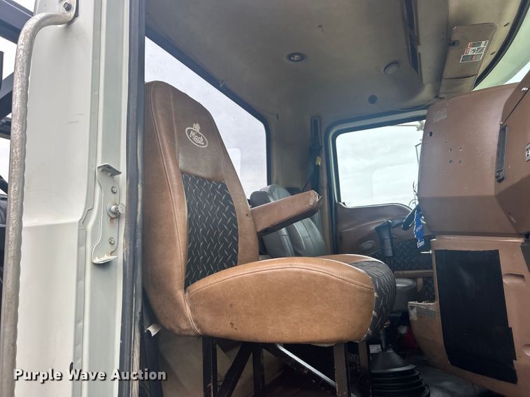 image for item DO1047 2007 Mack CTP713 semi truck