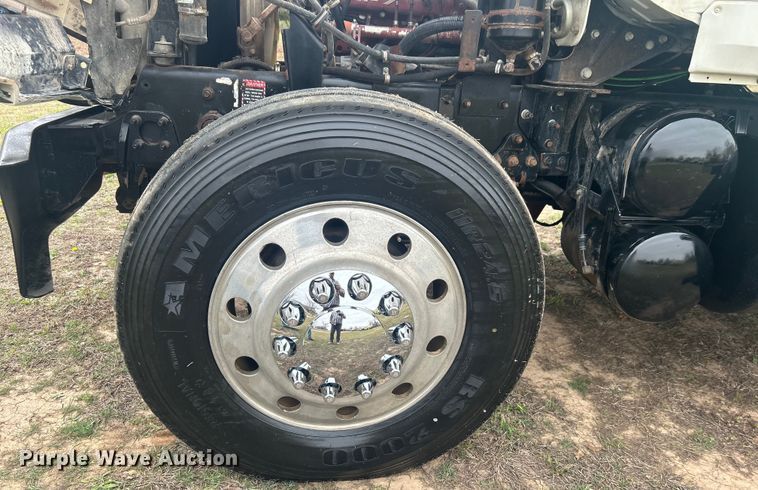 image for item DO1047 2007 Mack CTP713 semi truck