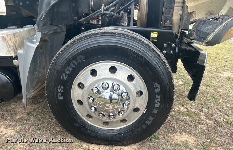 image for item DO1047 2007 Mack CTP713 semi truck