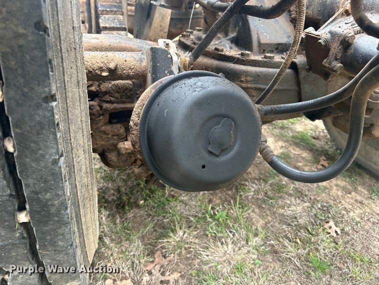 image for item DO1047 2007 Mack CTP713 semi truck