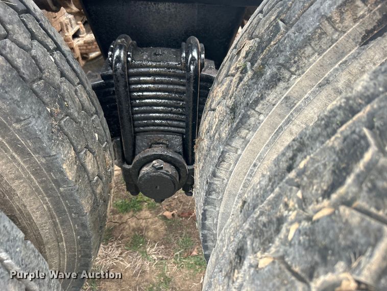 image for item DO1047 2007 Mack CTP713 semi truck