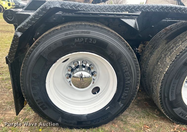 image for item DO1047 2007 Mack CTP713 semi truck