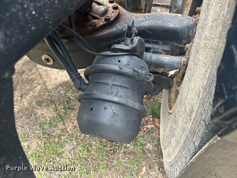 image for item DO1047 2007 Mack CTP713 semi truck