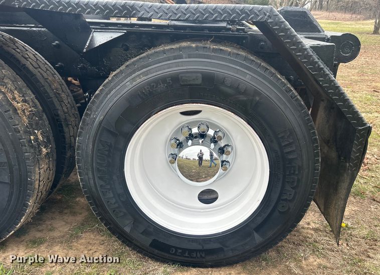 image for item DO1047 2007 Mack CTP713 semi truck