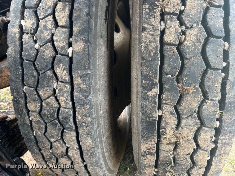 image for item DO1047 2007 Mack CTP713 semi truck