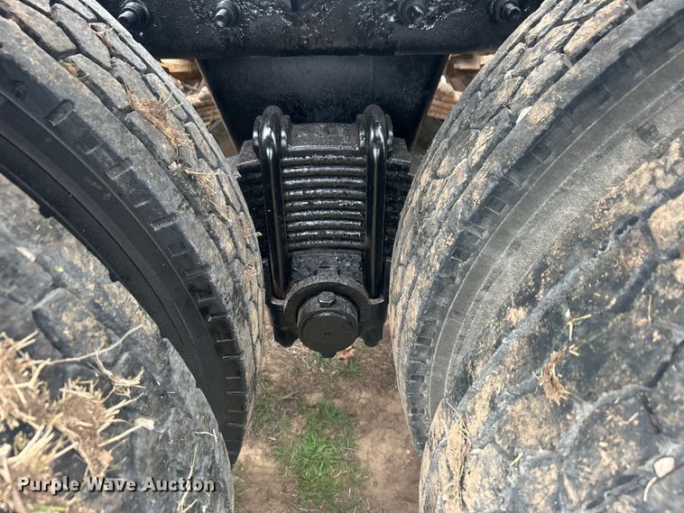 image for item DO1047 2007 Mack CTP713 semi truck