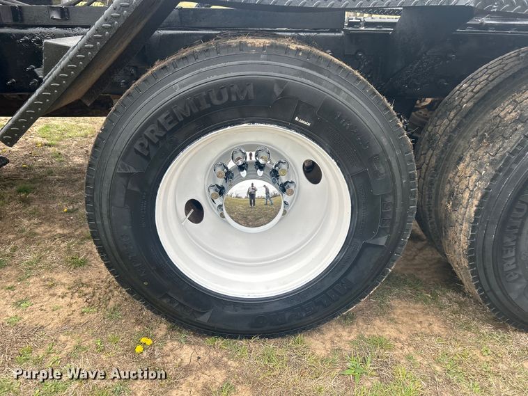 image for item DO1047 2007 Mack CTP713 semi truck