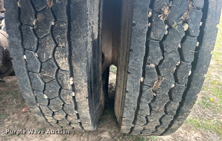 image for item DO1047 2007 Mack CTP713 semi truck