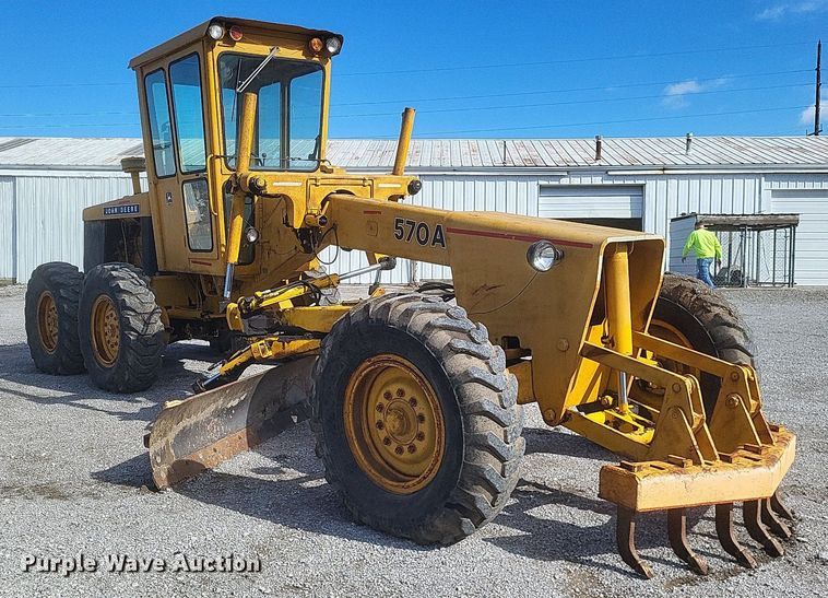 image for item DO4879 1981 John Deere 570A rigid frame motor grader