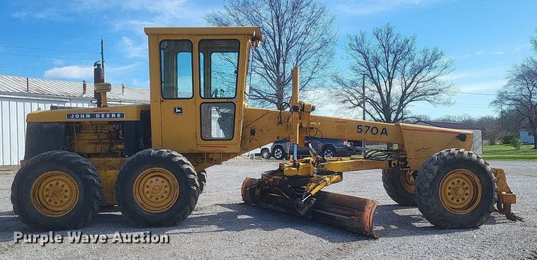 image for item DO4879 1981 John Deere 570A rigid frame motor grader