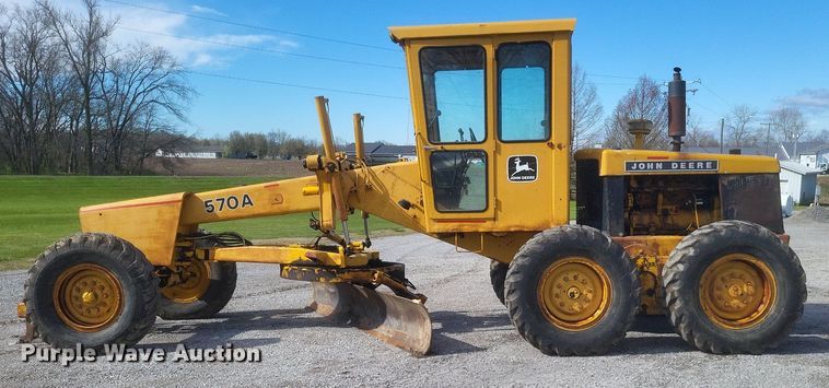 image for item DO4879 1981 John Deere 570A rigid frame motor grader