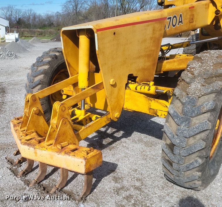 image for item DO4879 1981 John Deere 570A rigid frame motor grader