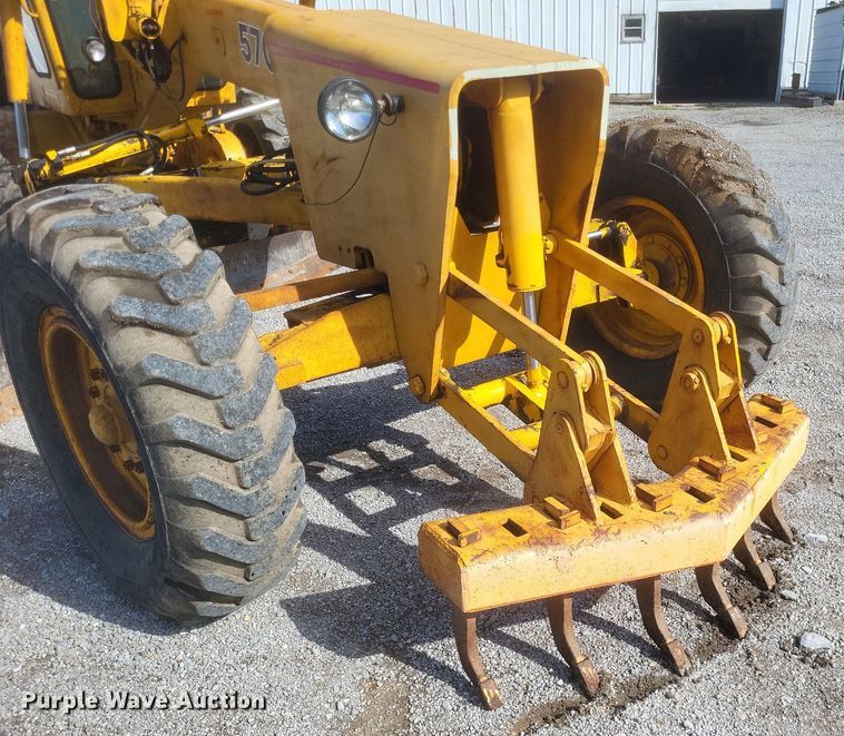 image for item DO4879 1981 John Deere 570A rigid frame motor grader