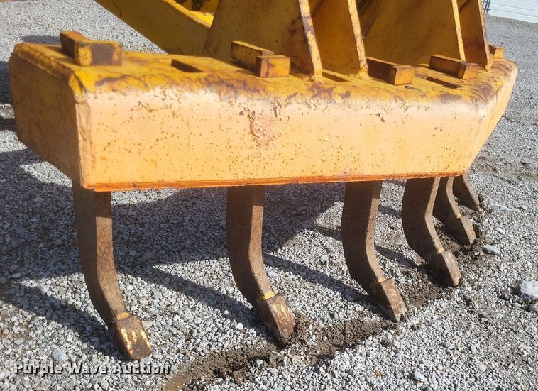 image for item DO4879 1981 John Deere 570A rigid frame motor grader