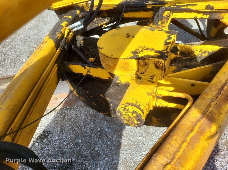 image for item DO4879 1981 John Deere 570A rigid frame motor grader