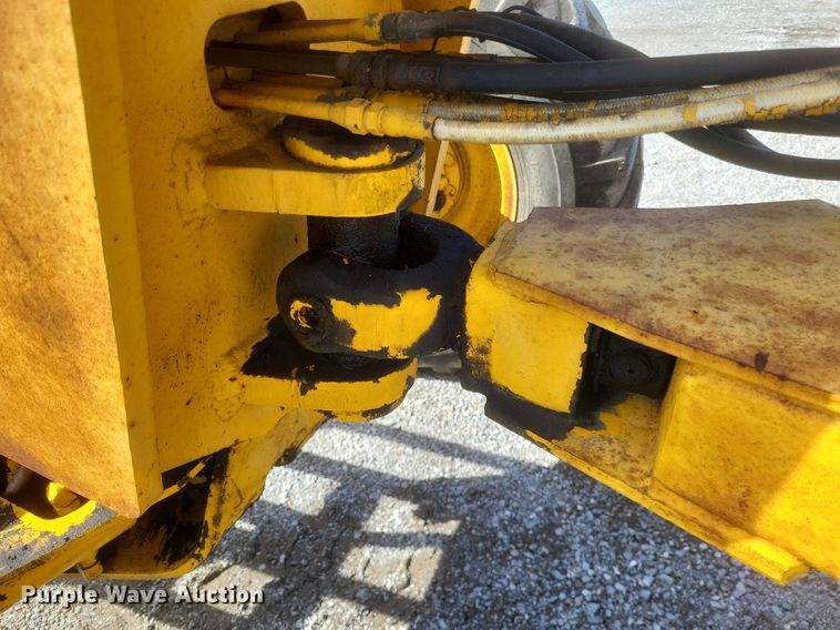 image for item DO4879 1981 John Deere 570A rigid frame motor grader
