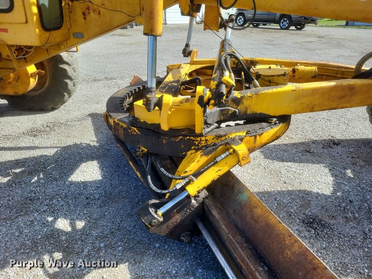 image for item DO4879 1981 John Deere 570A rigid frame motor grader