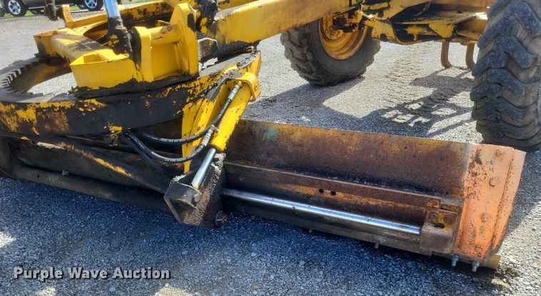 image for item DO4879 1981 John Deere 570A rigid frame motor grader