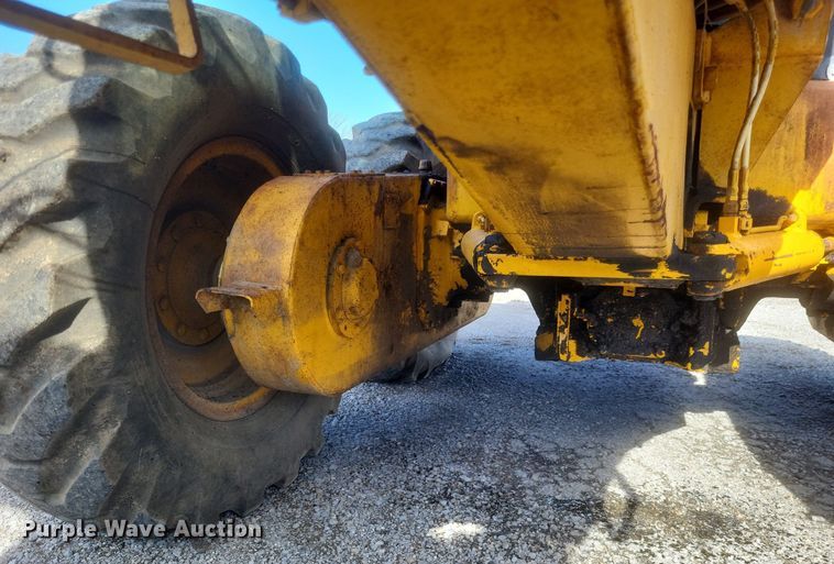 image for item DO4879 1981 John Deere 570A rigid frame motor grader