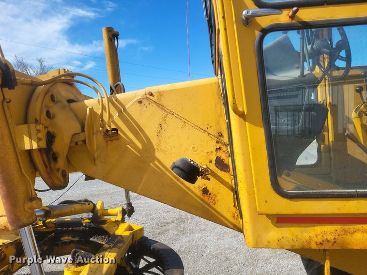 image for item DO4879 1981 John Deere 570A rigid frame motor grader