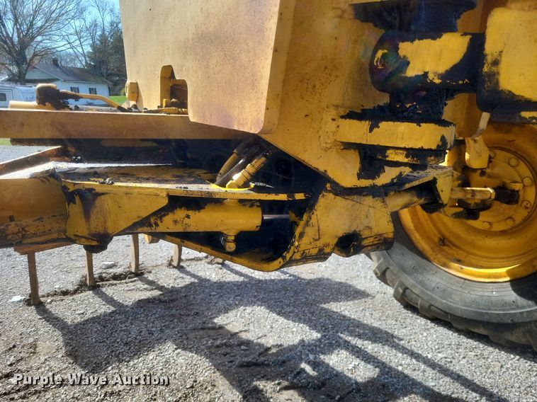 image for item DO4879 1981 John Deere 570A rigid frame motor grader