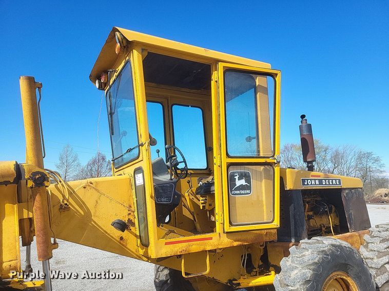 image for item DO4879 1981 John Deere 570A rigid frame motor grader
