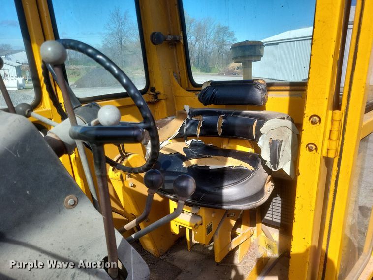 image for item DO4879 1981 John Deere 570A rigid frame motor grader