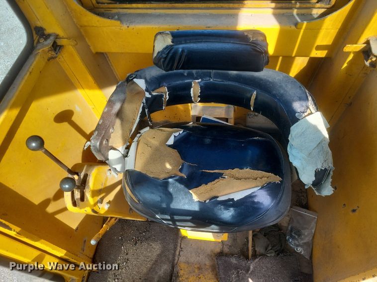 image for item DO4879 1981 John Deere 570A rigid frame motor grader